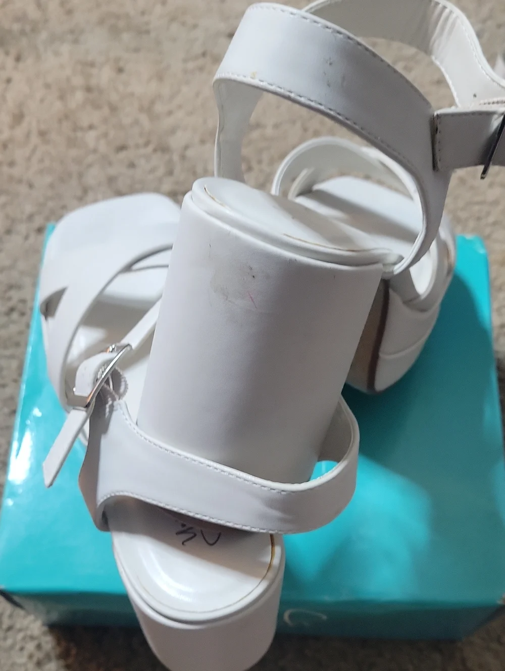 NIB Women's White Platform Block Heel Sandals with Ankle Buckle